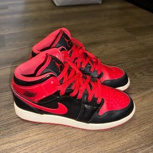 Air Jordan 1 Mid “Alternate Bred” Sneakers